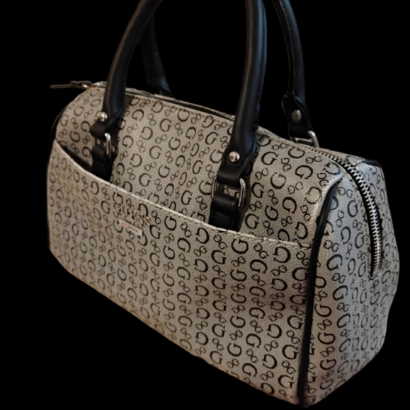 Guess purse - Picture 3 of 10